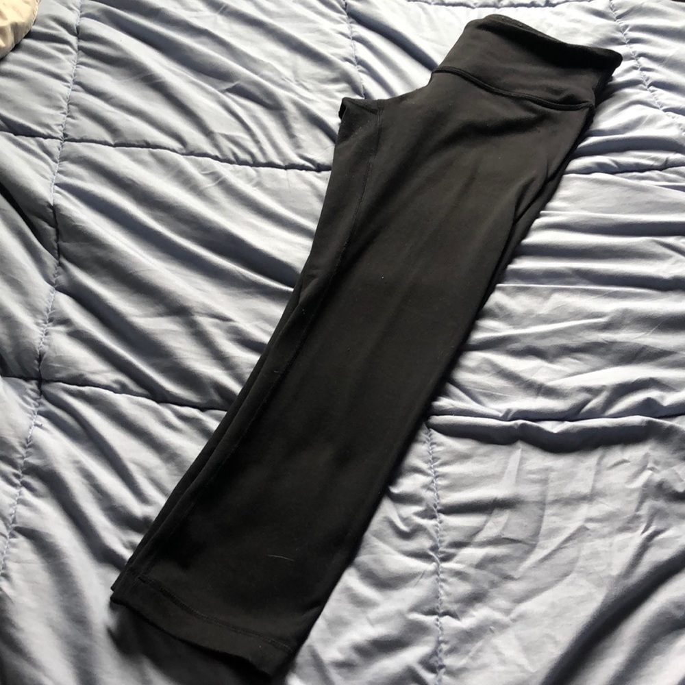 Black lululemon capri legging